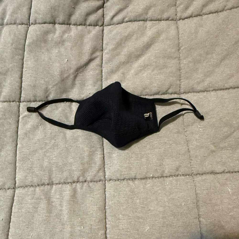 Fabletics Face Mask - Picture 3 of 3